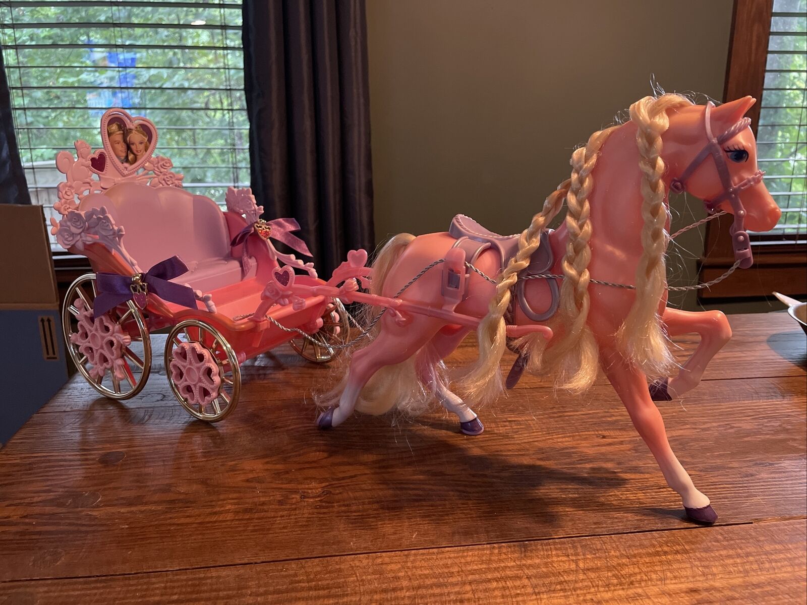 2002 Vintage Barbie Horse & Carriage Mattel